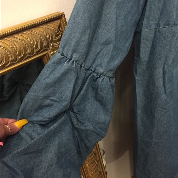 💙💙Denim Button Down Long Shirt💙💙 - Picture 5 of 8